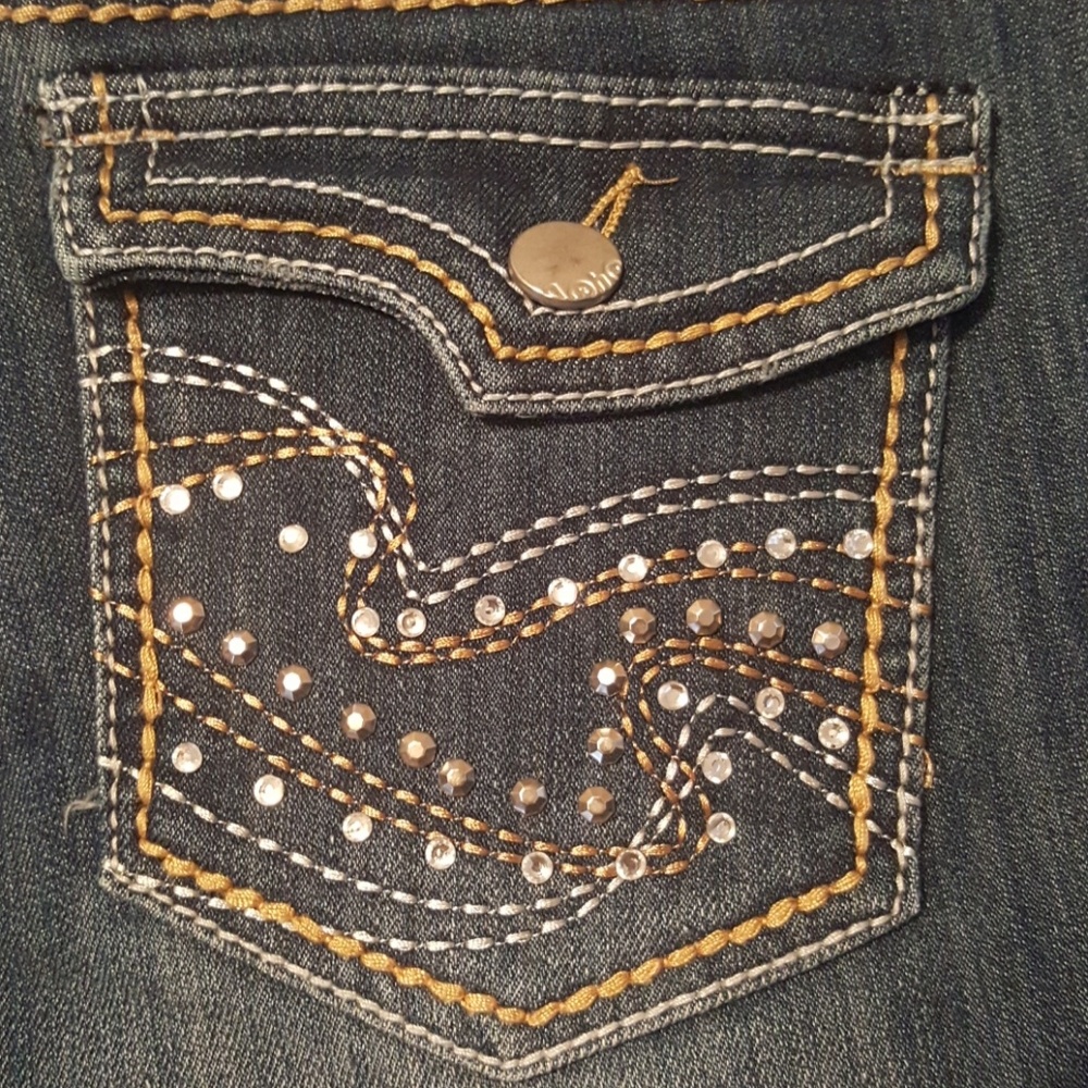 Never worn. Distressed roll cuffed capris